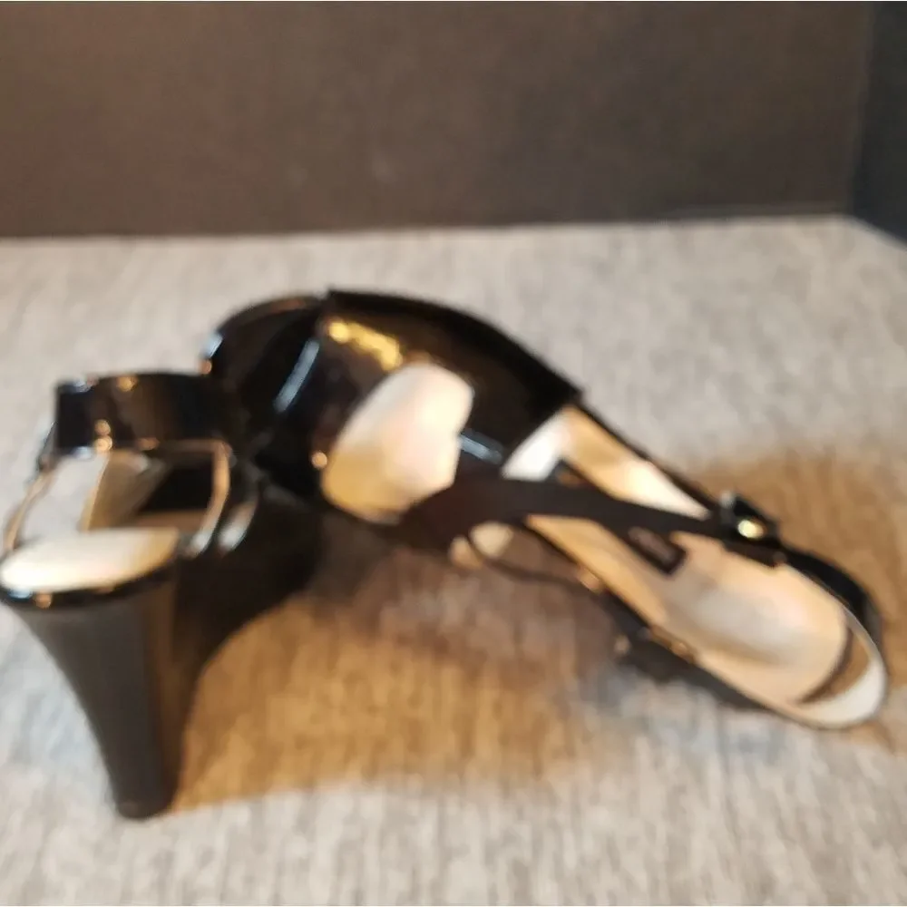 Dana‎ Buchman Size 7 Black Patent Leather Peep Toe Slingback Heels